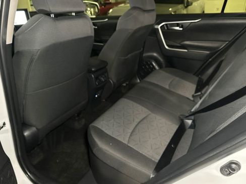 Used 2025 Toyota RAV4 XLE AWD/4WD image 14