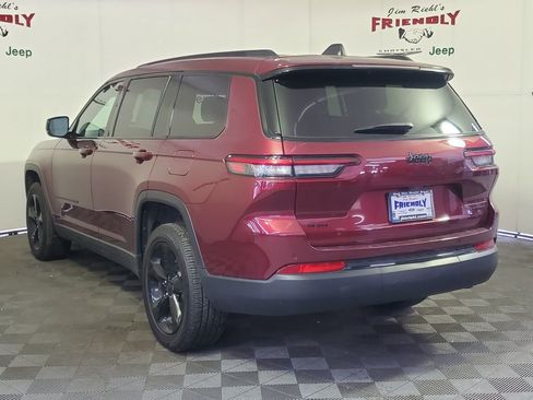 Used 2025 Jeep Grand Cherokee L Limited w/ Black Appearance Package AWD/4WD image 4