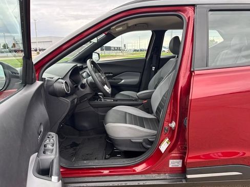 Used 2024 Nissan Kicks SR w/ SR Premium Package FWD image 16