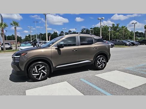 Used 2026 Nissan Kicks SV w/ Cold Weather Package FWD image 23