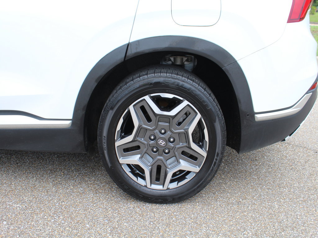 Used 2022 Hyundai Santa Fe Limited FWD image 15