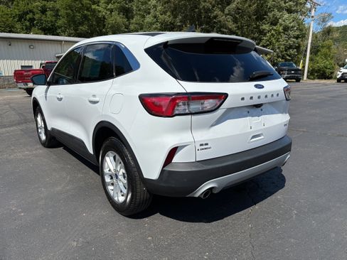 Used 2022 Ford Escape SE w/ Convenience Package image 3