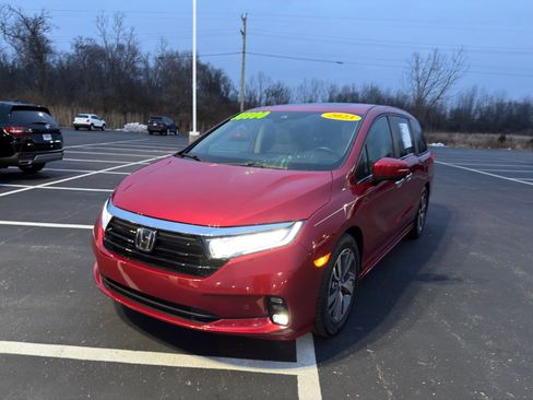 Used 2023 Honda Odyssey Touring image 2