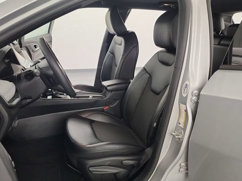 Used 2024 Jeep Compass Latitude AWD/4WD image 14