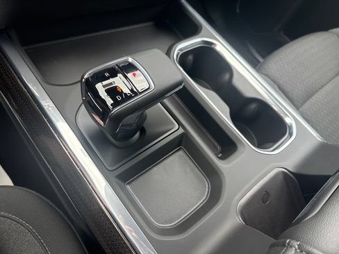 Used 2025 Chevrolet Silverado 1500 LT Trail Boss w/ Dark Appearance Package AWD/4WD image 31