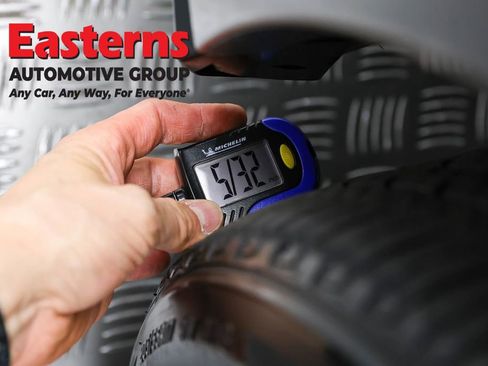 Used 2023 Nissan Kicks SR w/ SR Premium Package FWD image 28