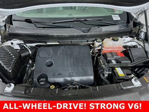 Used 2021 Chevrolet Traverse LT image 32