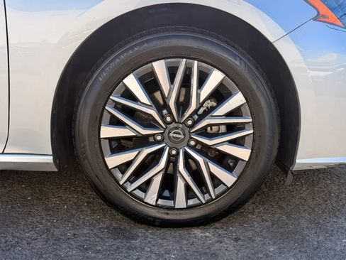 Used 2024 Nissan Altima 2.5 SV FWD image 29