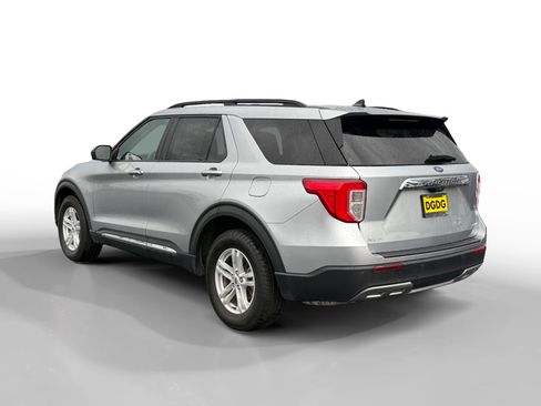 Used 2023 Ford Explorer XLT w/ Equipment Group 202A image 3