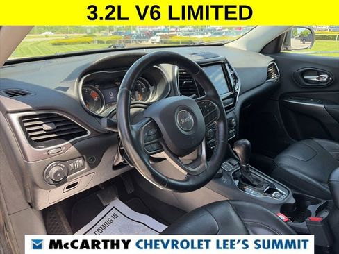 Used 2019 Jeep Cherokee Limited AWD/4WD image 45