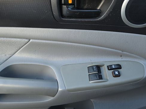 Used 2011 Toyota Tacoma PreRunner image 8