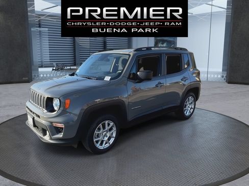 Used 2022 Jeep Renegade Latitude AWD/4WD image 4