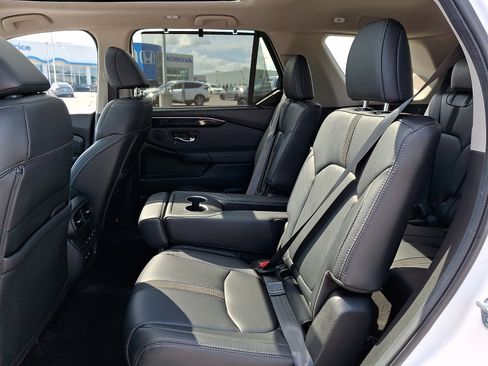 Used 2024 Honda Pilot Touring image 11