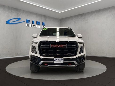 Used 2025 GMC Yukon XL AT4 Ultimate AWD/4WD image 9