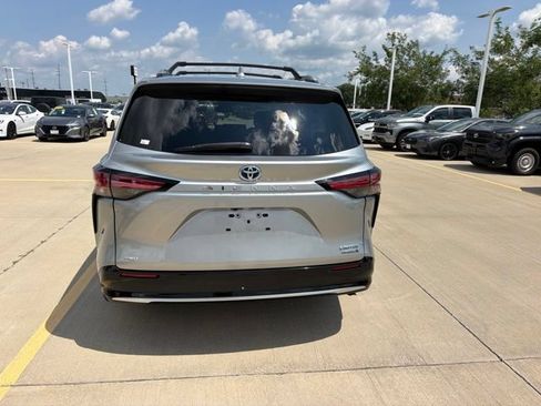 Used 2024 Toyota Sienna Limited AWD/4WD image 6