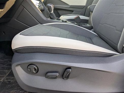 New 2025 Volkswagen Taos SE image 11