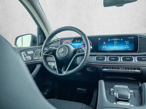 New 2026 Mercedes-Benz GLS 450 4MATIC image 22