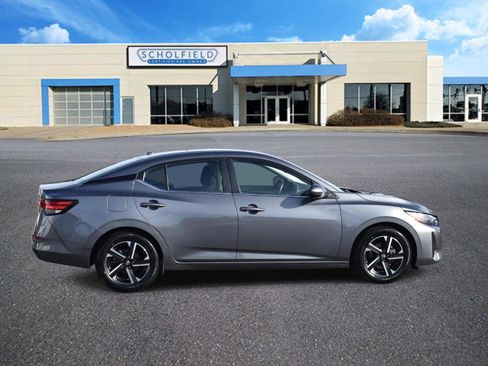 Used 2024 Nissan Sentra SV image 2