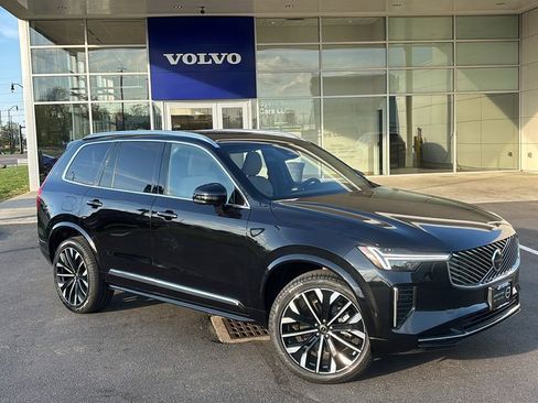 Certified 2025 Volvo XC90 B5 Plus AWD/4WD image 2
