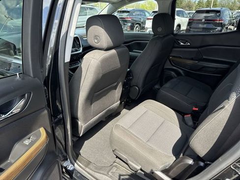 Used 2023 GMC Acadia SLE w/ Driver Convenience Package FWD image 21