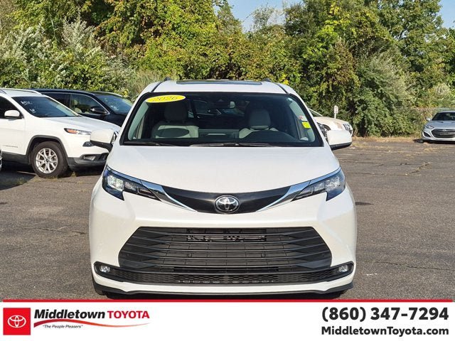Used 2026 Toyota Sienna XLE FWD image 8