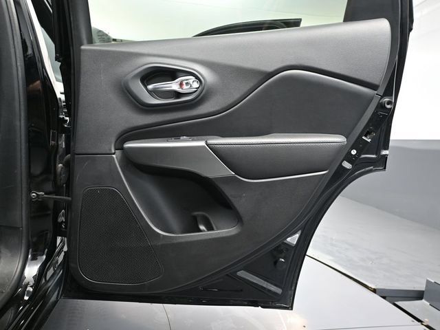 Used 2020 Jeep Cherokee High Altitude AWD/4WD image 32