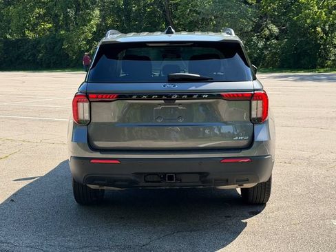 Used 2025 Ford Explorer Active AWD/4WD image 25