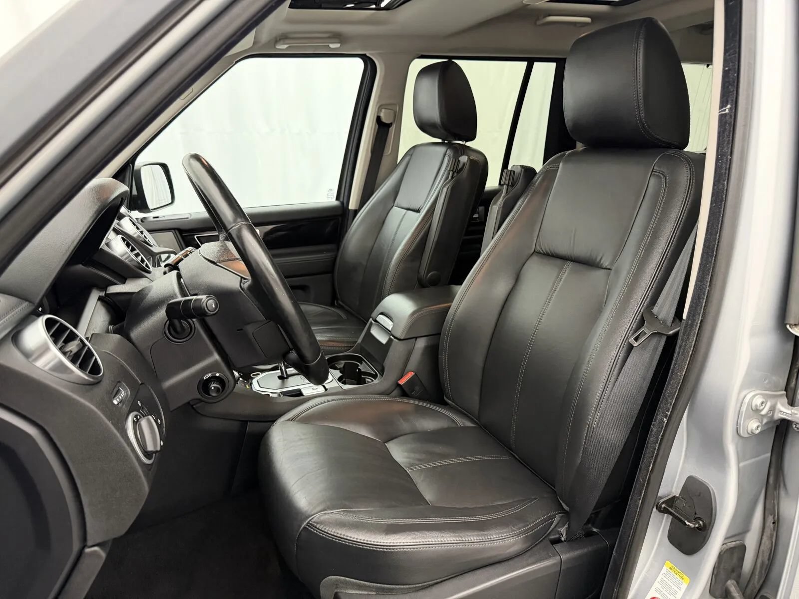Used 2011 Land Rover LR4 HSE LUX AWD/4WD image 9