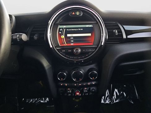 Used 2021 MINI Cooper 4-Door Hardtop image 14