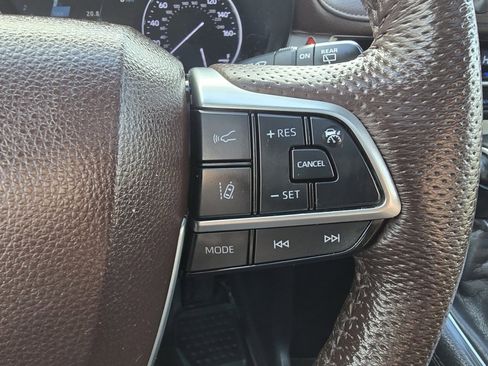 Certified 2022 Toyota Sienna Platinum image 22