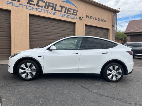 Used 2022 Tesla Model Y Long Range AWD/4WD image 3