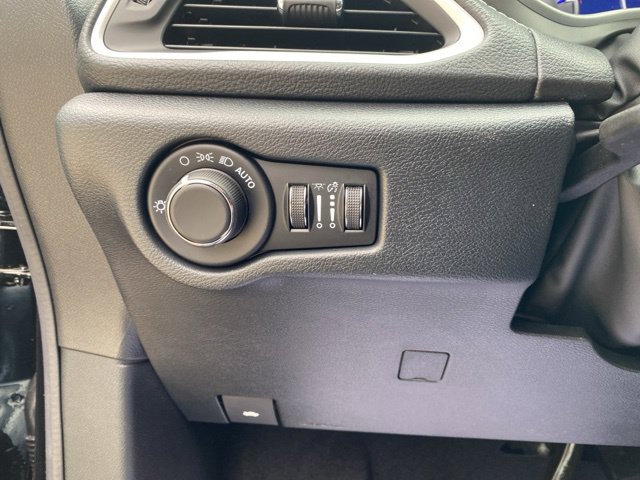 New 2027 Chrysler Pacifica Select FWD image 6