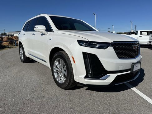 Certified 2025 Cadillac XT6 Luxury image 4