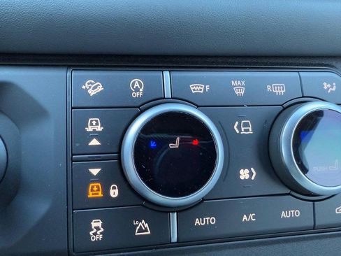 Used 2023 Land Rover Defender 130 X-Dynamic SE image 24