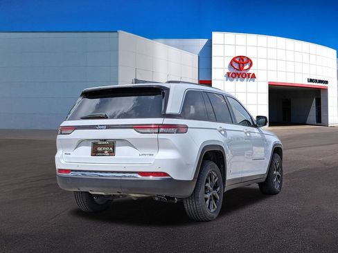 Used 2022 Jeep Grand Cherokee Limited AWD/4WD image 11