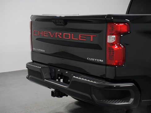 Used 2024 Chevrolet Silverado 1500 Custom image 9