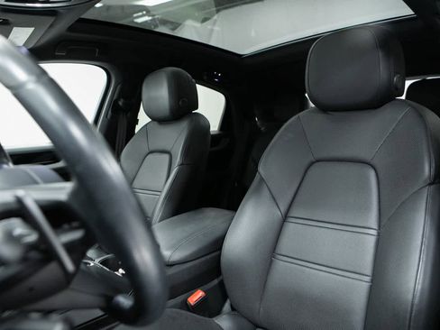 Certified 2024 Porsche Cayenne Coupe image 5