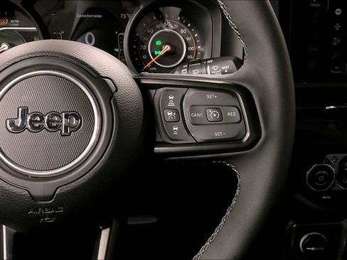 Used 2025 Jeep Wrangler Unlimited Sport AWD/4WD image 18