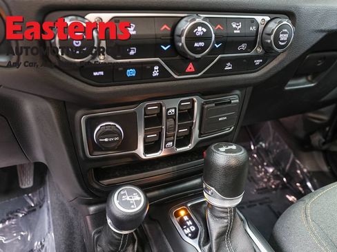 Used 2024 Jeep Wrangler Unlimited AWD/4WD image 21