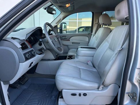 Used 2011 GMC Sierra 2500 SLT w/ SLT Convenience Package image 9