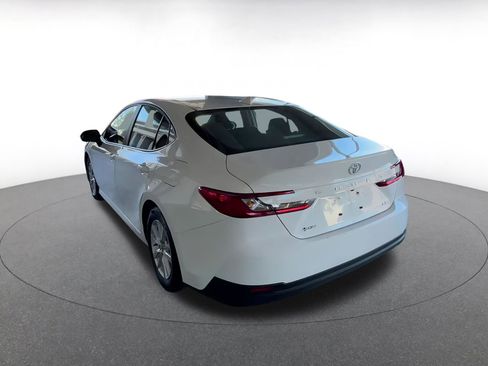 Used 2025 Toyota Camry LE image 13