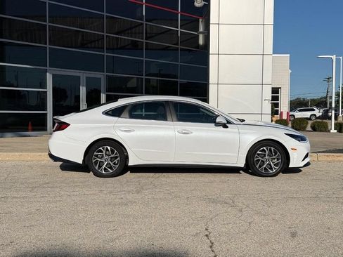 Used 2022 Hyundai Sonata SEL FWD image 2