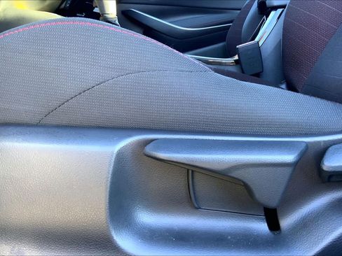 Used 2025 Toyota Corolla SE image 33