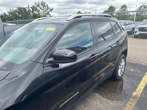 Used 2021 Jeep Cherokee Latitude FWD image 15