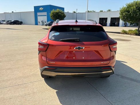 Used 2024 Chevrolet Trax ACTIV w/ Sunroof Package FWD image 5