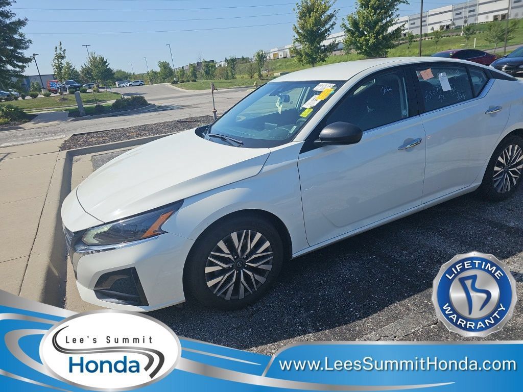 Used 2025 Nissan Altima 2.5 SV FWD image 1