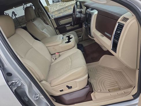 Used 2014 RAM 1500 Laramie image 32