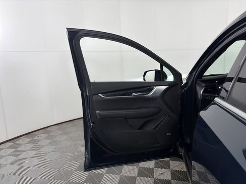 Certified 2025 Cadillac XT6 Premium Luxury image 27