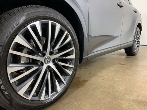 Used 2025 Lexus RX 350 w/ Convenience Package image 2