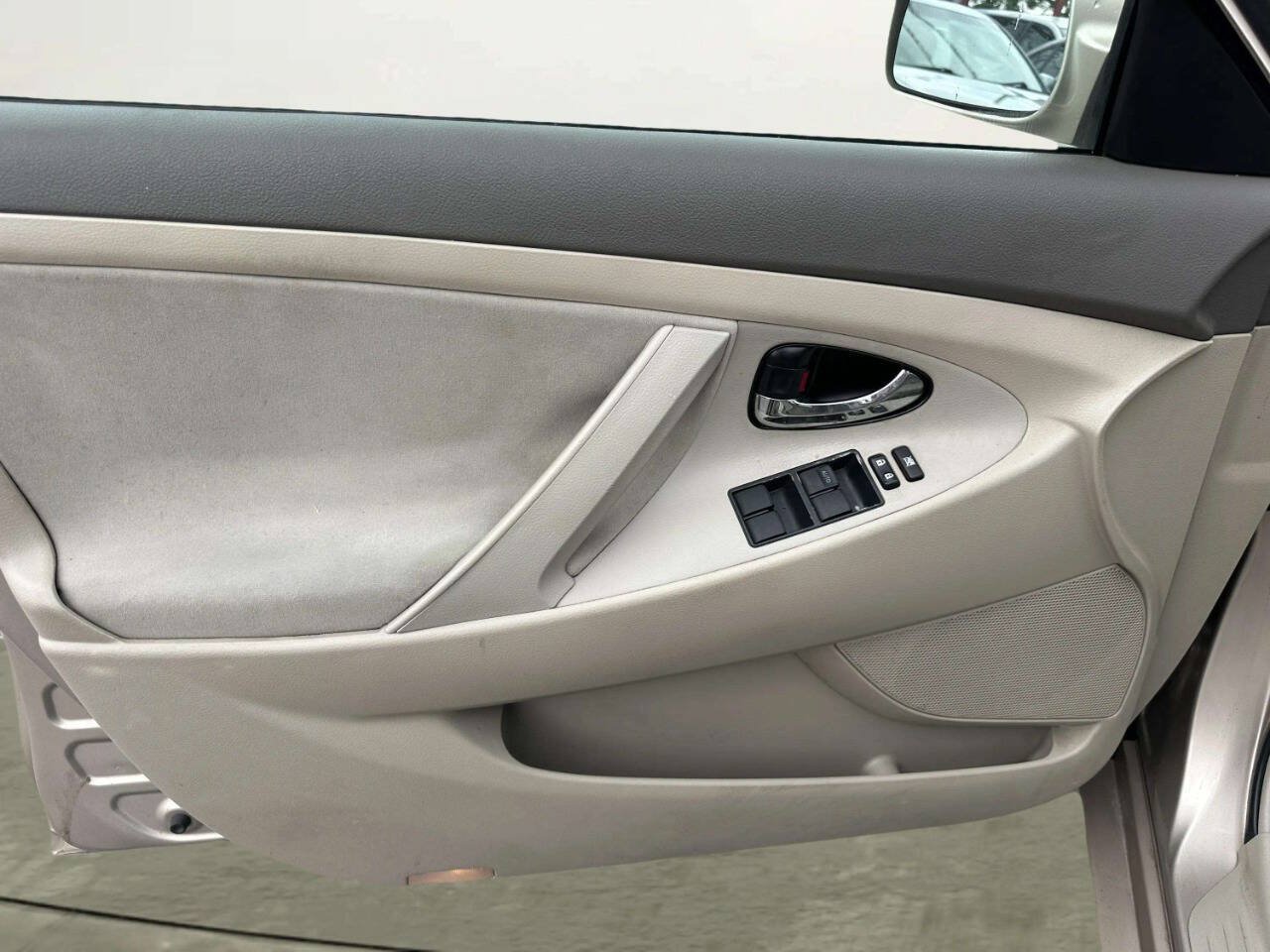 Used 2009 Toyota Camry LE FWD image 11